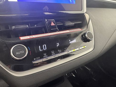 Used 2025 Toyota Corolla LE FWD image 22