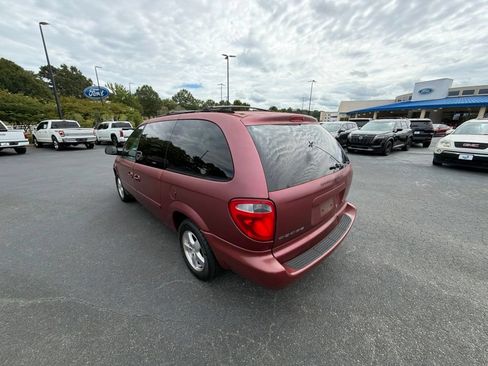Used 2007 Dodge Grand Caravan SXT w/ Leather Interior Group FWD image 16