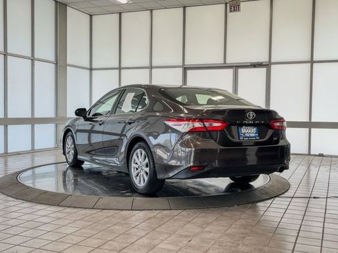 Used 2018 Toyota Camry LE image 6