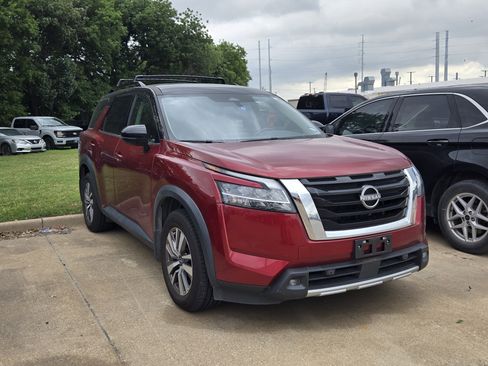 Used 2022 Nissan Pathfinder SL AWD/4WD image 1