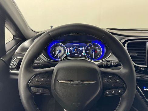 Used 2025 Chrysler Pacifica Limited FWD image 24