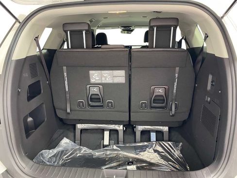 New 2026 Kia Carnival FWD image 8