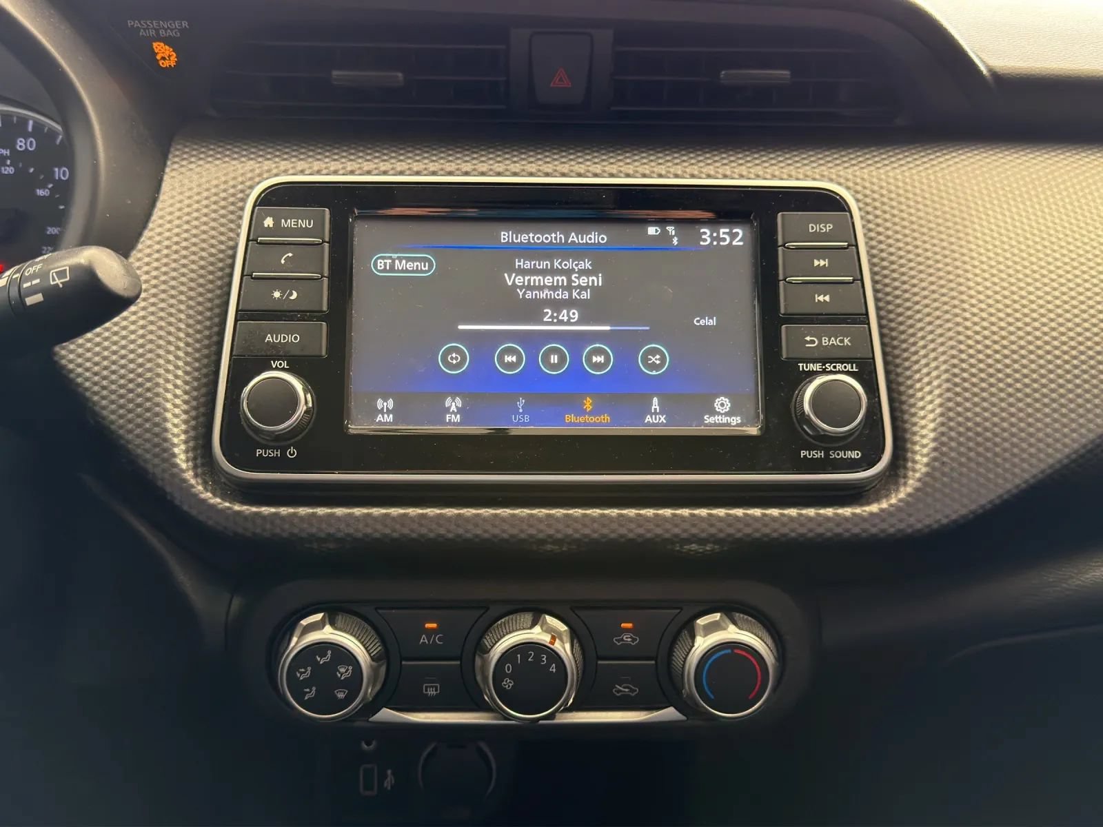 Used 2019 Nissan Kicks S FWD image 15