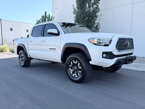 Used 2019 Toyota Tacoma TRD Off-Road w/ TRD Premium Off Road Package RWD image 11