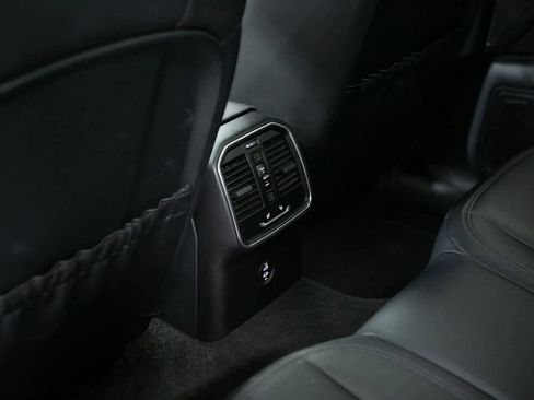 Certified 2025 Porsche Macan image 29