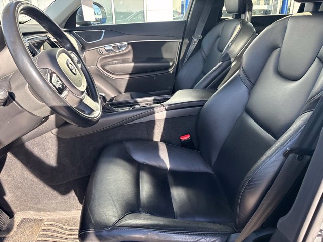 Used 2020 Volvo XC90 T5 Momentum w/ Protection Package AWD/4WD image 11