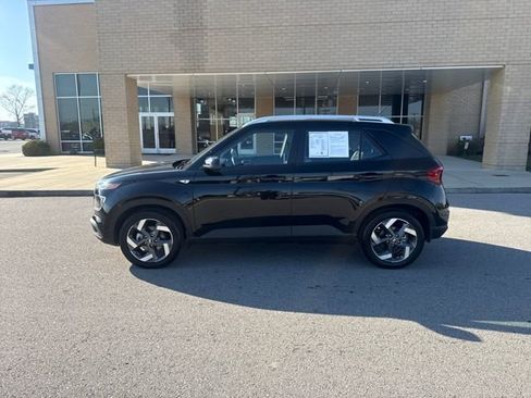 Used 2024 Hyundai Venue SEL image 1