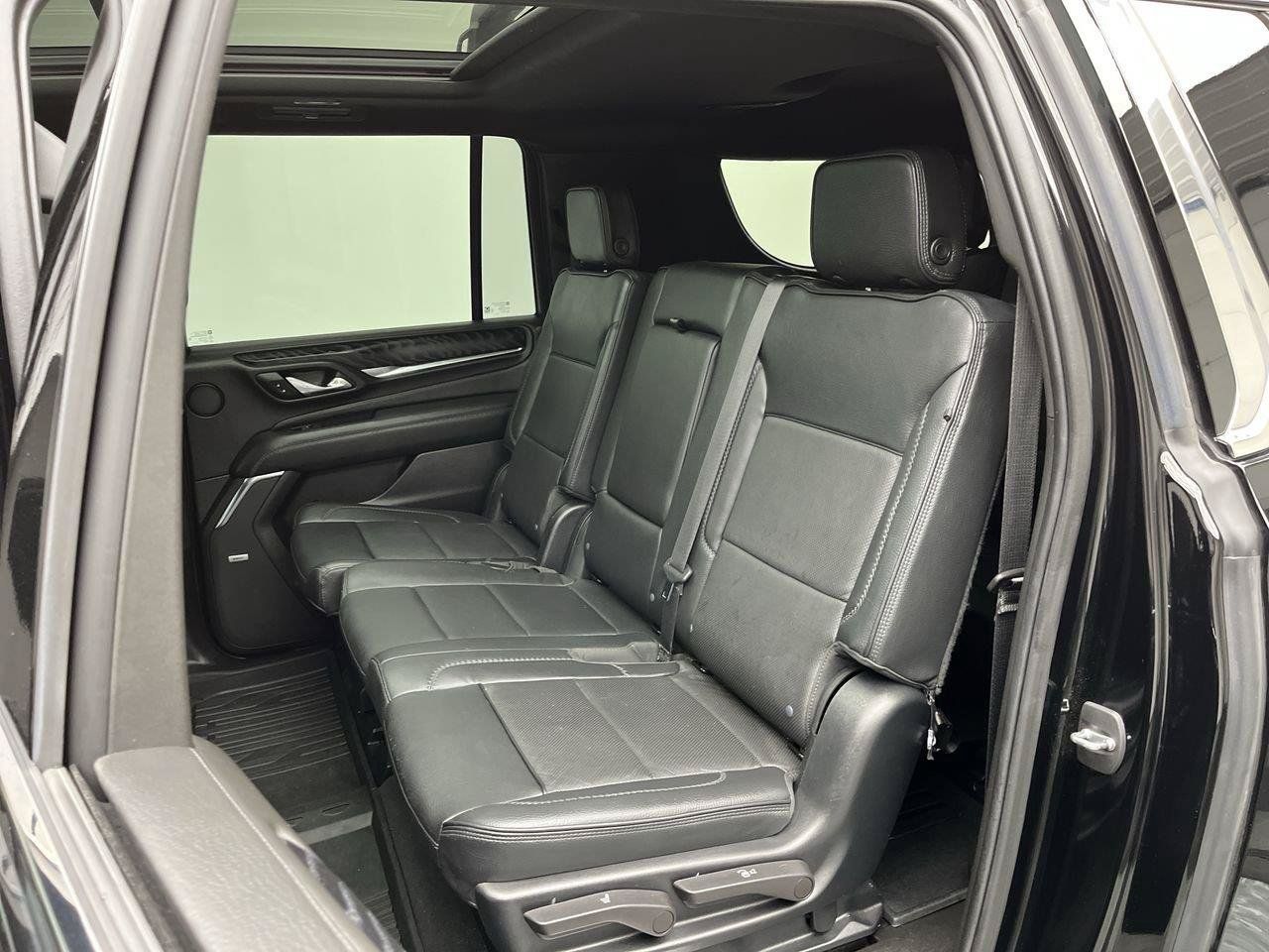 Used 2023 GMC Yukon XL Denali AWD/4WD image 12