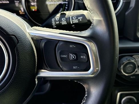 Used 2022 Jeep Wrangler Unlimited Sahara image 35