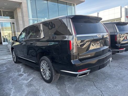 Used 2021 Cadillac Escalade ESV Premium Luxury image 4