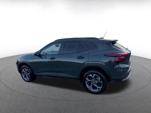 Used 2025 Chevrolet Trax LT image 10