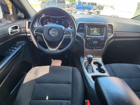 Used 2016 Jeep Grand Cherokee Laredo w/ Quick Order Package 23E AWD/4WD image 12