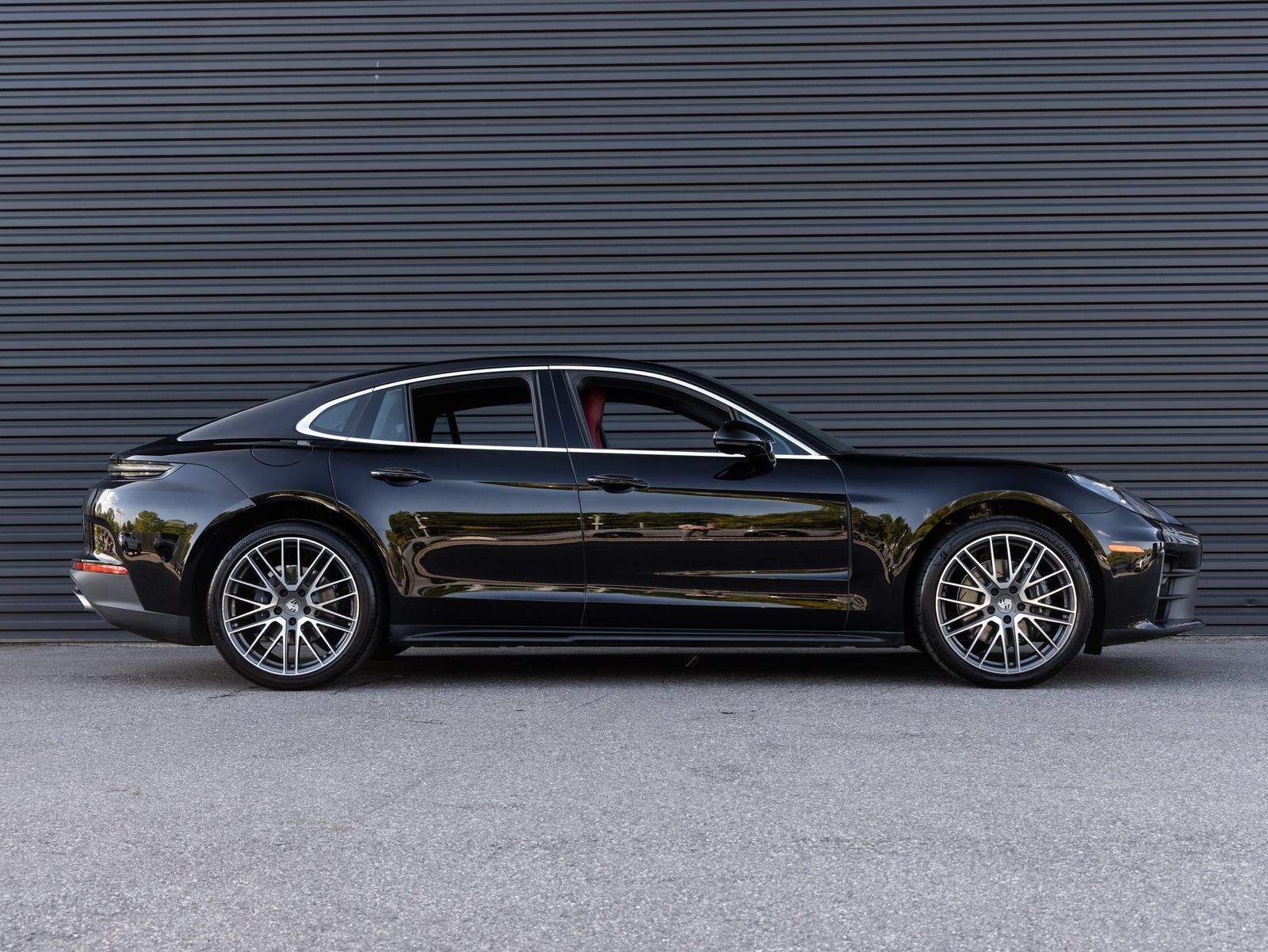 Certified 2025 Porsche Panamera RWD image 8