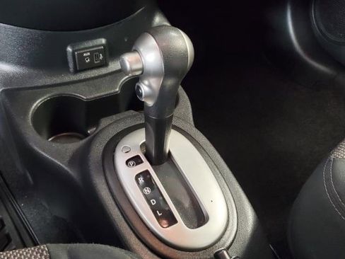 Used 2019 Nissan Versa SV FWD image 27
