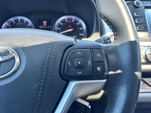 Used 2016 Toyota Highlander XLE image 30