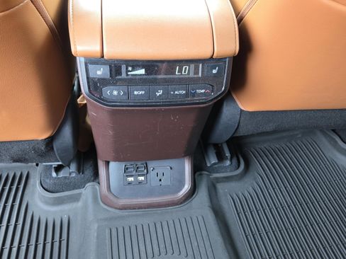 Used 2021 Toyota Highlander Platinum AWD/4WD image 14