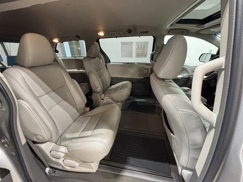 Used 2017 Toyota Sienna XLE w/ XLE Navigation Package image 20
