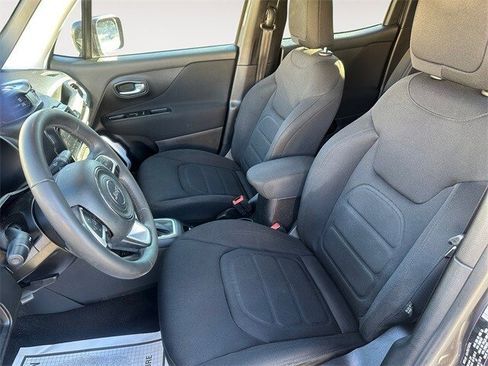 Used 2019 Jeep Renegade Latitude image 9