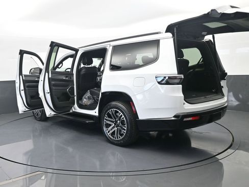 New 2026 Jeep Grand Wagoneer 4WD w/ 8-Passenger Seating Package image 70