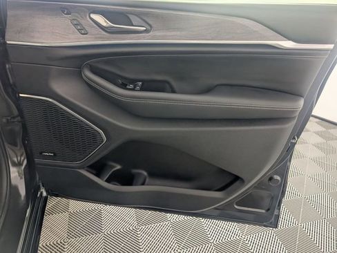 Certified 2024 Jeep Grand Cherokee Overland w/ Luxury Tech Group IV AWD/4WD image 35