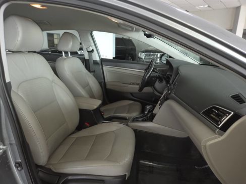 Used 2017 Hyundai Elantra Limited FWD image 29