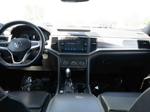 Used 2021 Volkswagen Atlas Cross Sport SE w/ Panoramic Sunroof Package FWD image 20