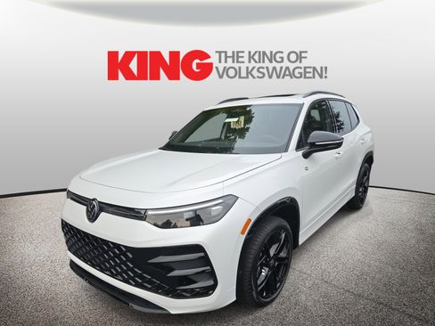 New 2025 Volkswagen Tiguan SE R-Line image 3