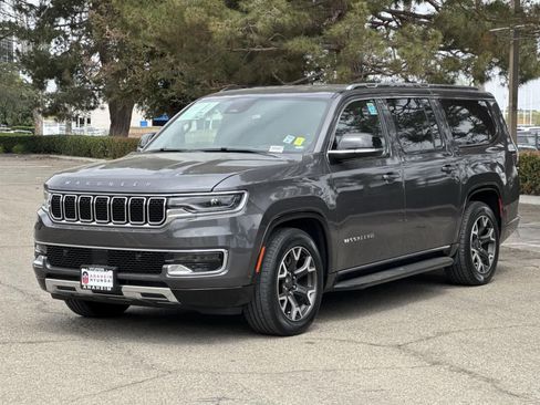 Used 2023 Jeep Wagoneer L Series III w/ Preferred Equipment Group image 6