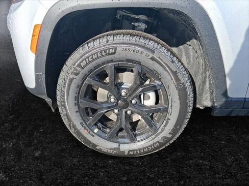 New 2026 Jeep Grand Cherokee Altitude AWD/4WD image 31
