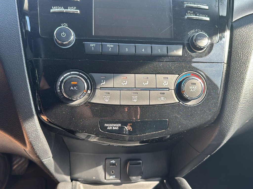 Used 2015 Nissan Rogue S AWD/4WD image 7