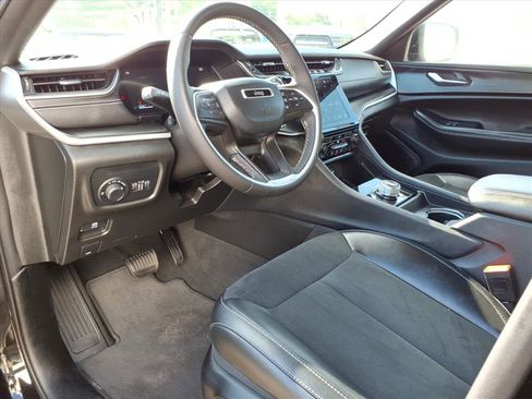 Used 2023 Jeep Grand Cherokee L Altitude image 15