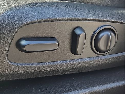 Used 2018 Chevrolet Equinox Premier FWD image 18