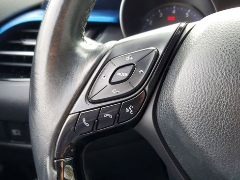 Used 2019 Toyota C-HR XLE image 22