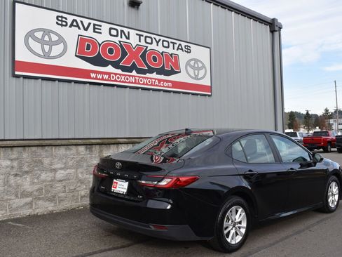 Certified 2025 Toyota Camry LE image 5