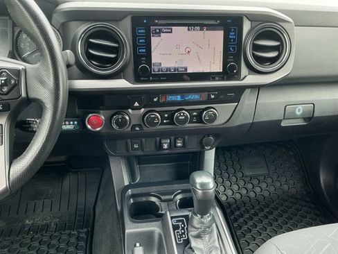 Used 2019 Toyota Tacoma TRD Off-Road AWD/4WD image 11