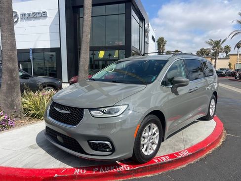 Used 2022 Chrysler Pacifica Touring-L FWD image 1