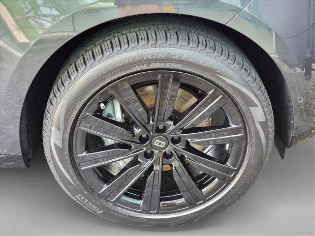 New 2027 Land Rover Range Rover Long Wheelbase SE AWD/4WD image 9