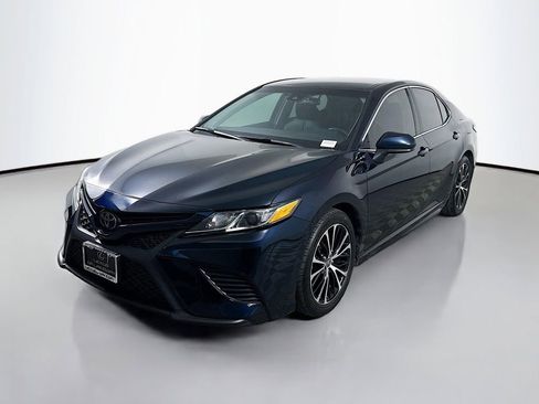 Used 2020 Toyota Camry SE image 1