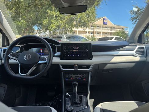 Used 2025 Volkswagen Taos SE image 33