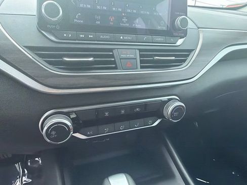Used 2025 Nissan Altima 2.5 SV FWD image 27