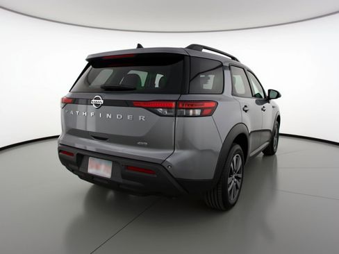 Used 2025 Nissan Pathfinder SV image 9