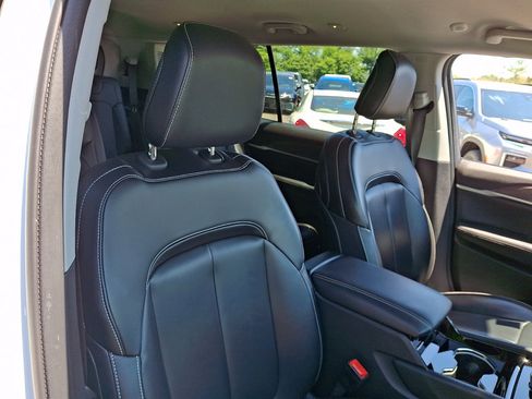 Used 2023 Jeep Grand Cherokee L Limited AWD/4WD image 13