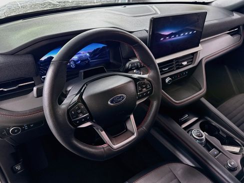 Used 2025 Ford Explorer ST-Line w/ ST-Line Street Pack AWD/4WD image 12