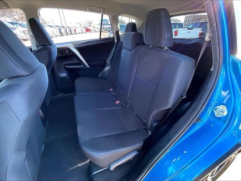 Used 2018 Toyota RAV4 LE image 19
