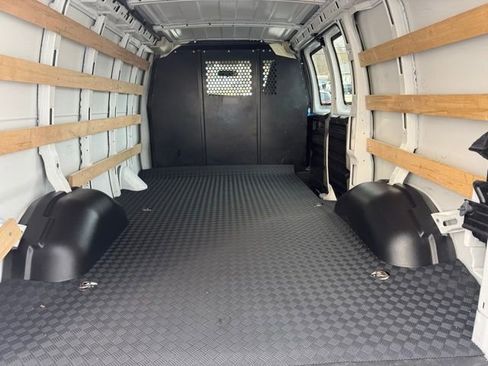 Used 2024 GMC Savana 2500 w/ Driver Convenience Package image 10