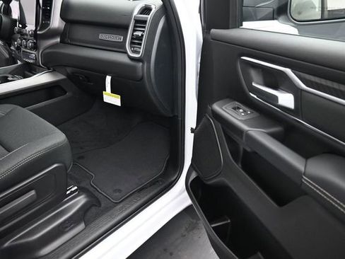 New 2026 RAM 1500 4x4 Crew Cab image 23