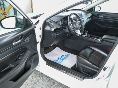 Used 2020 Nissan Altima 2.5 SR FWD image 3