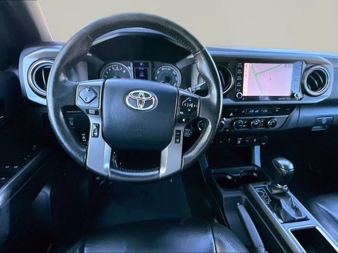 Used 2020 Toyota Tacoma TRD Sport w/ TRD Premium Sport Package AWD/4WD image 10