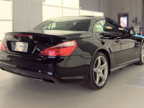 Used 2013 Mercedes-Benz SL 550 w/ Premium Pkg image 3