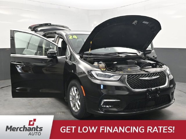 Used 2024 Chrysler Pacifica Touring-L FWD image 39